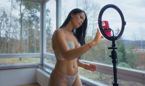 Virtuální přítelkyně